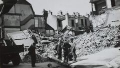 Swan hotel bomb damage2